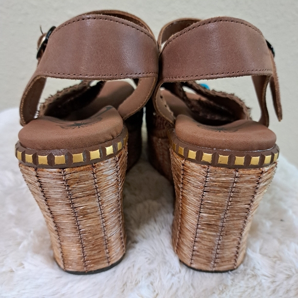 Brand new OTBT wedge sandals - Picture 9 of 10
